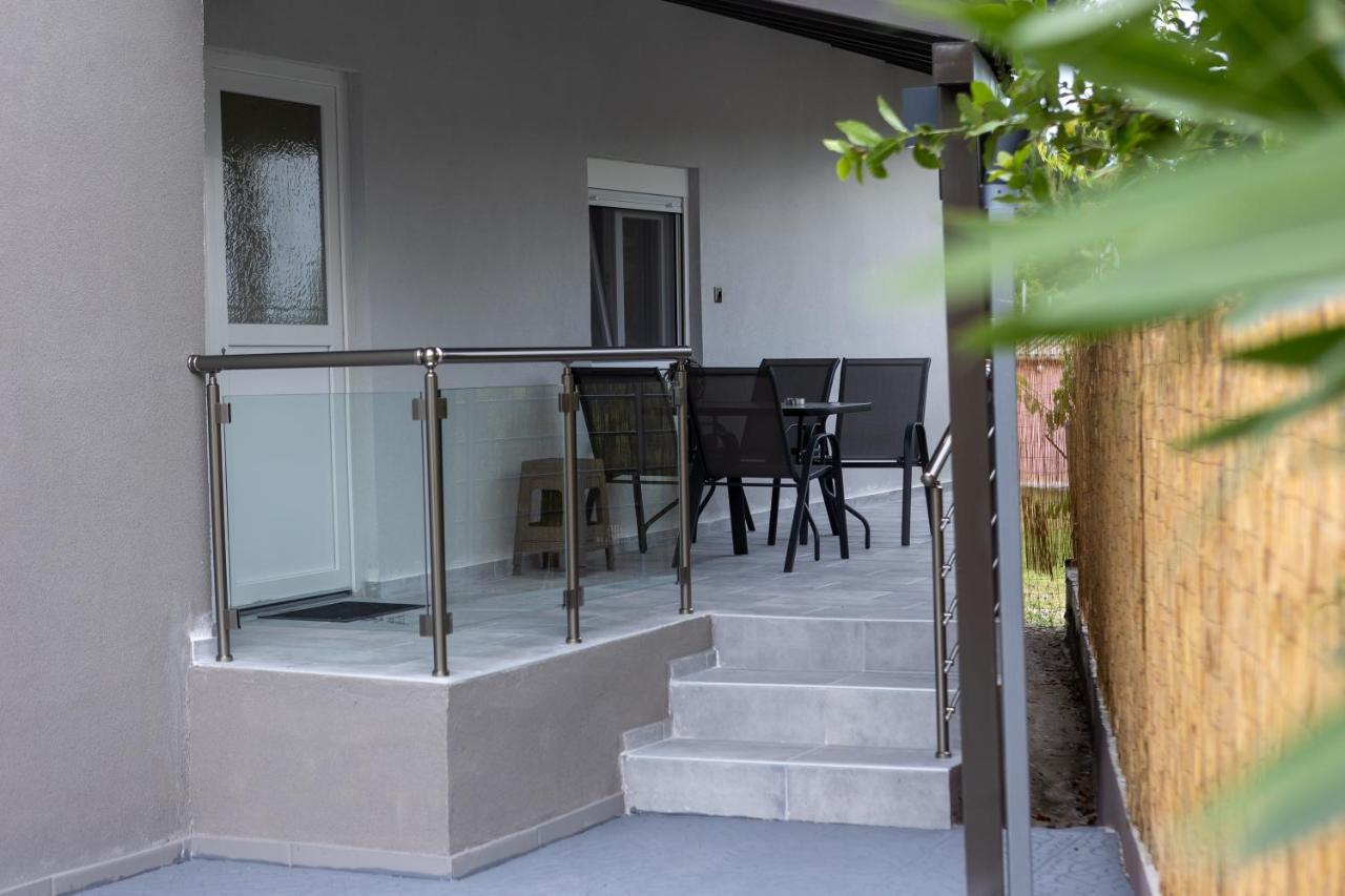 K&M Villas Nea Kallikrateia Exterior foto